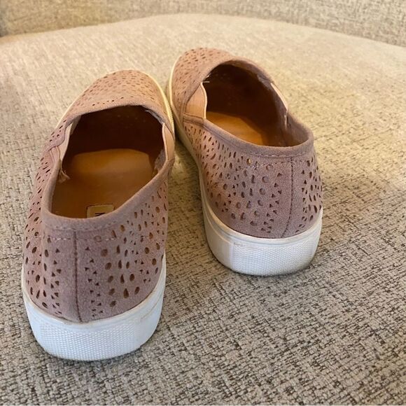 Steve Madden light pink laser cutout slip on sneakers size 8 - Picture 3 of 5
